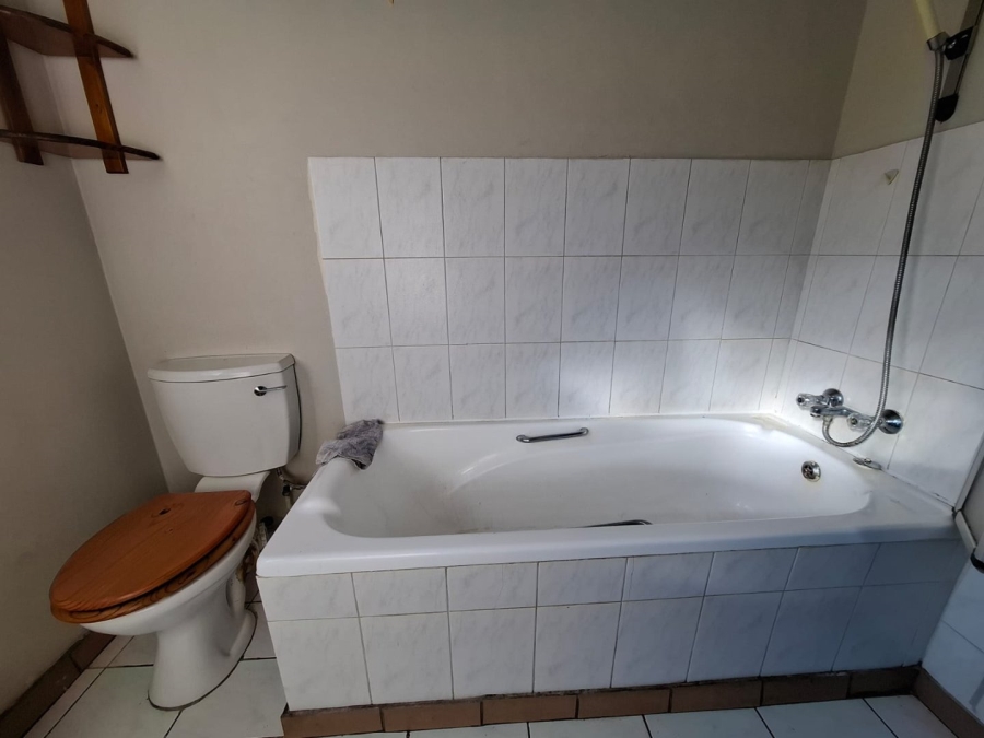 2 Bedroom Property for Sale in Langenhovenpark Free State